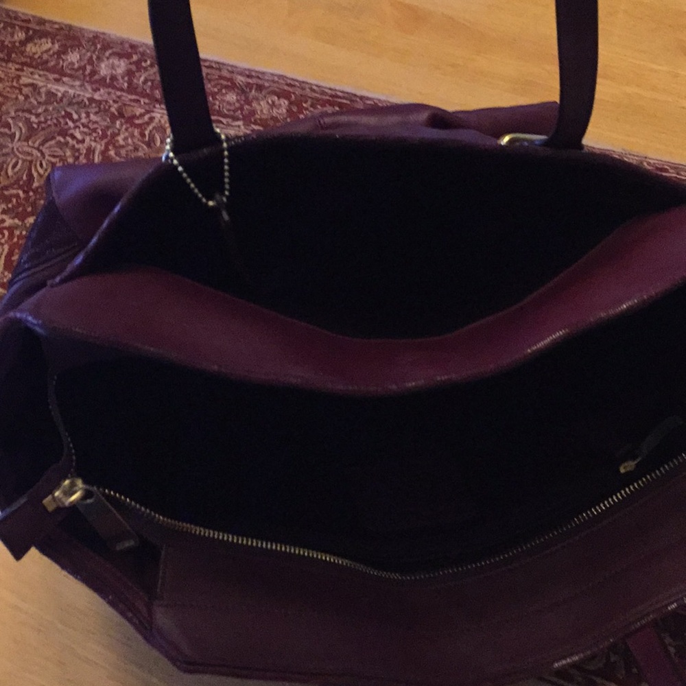 Gorgeous Burgundy Tote - Picture 7 of 8